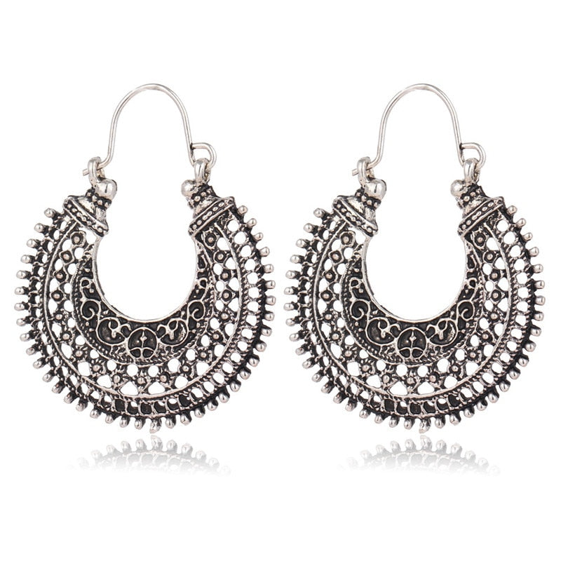 Echt zilveren damesoorbellen met fijn Tibetaans filigraan, authentieke etnische sieraden en accessoires.
