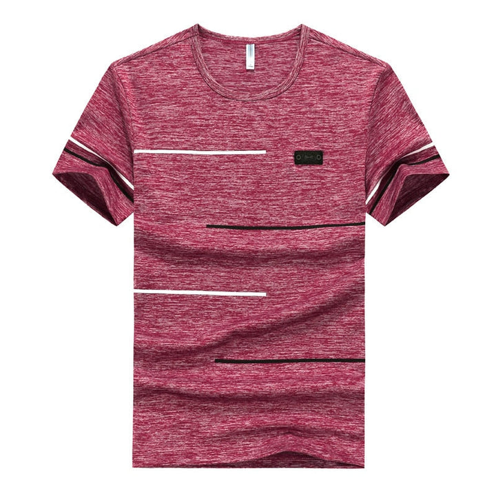 Actieve man in comfortabel heren sport T-shirt, perfect voor fitness en training. Ademende sportkleding.