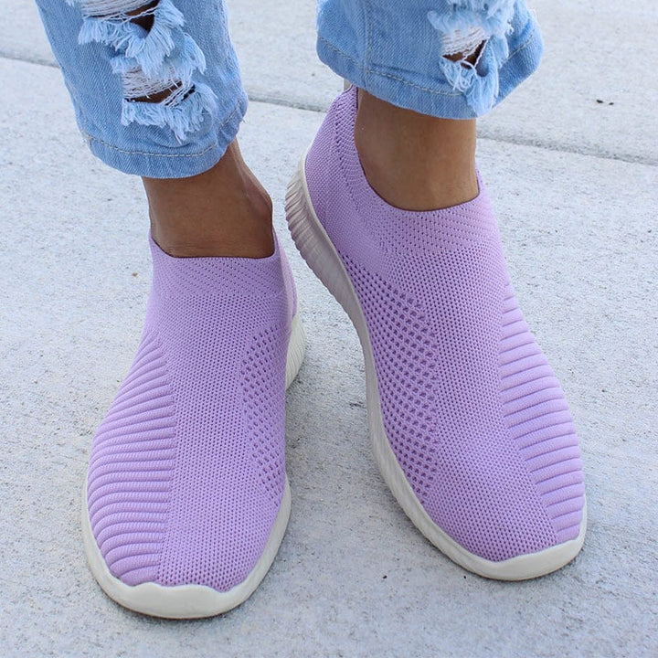 Comfortabele damesschoenen, zomerse sneakers met orthopedische eigenschappen en trendy design.