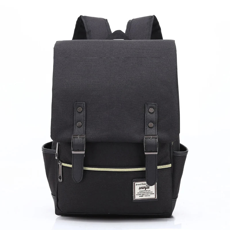 Model draagt stijlvolle unisex Oxford rugzak op de rug, ideaal voor dagelijks gebruik of reizen.