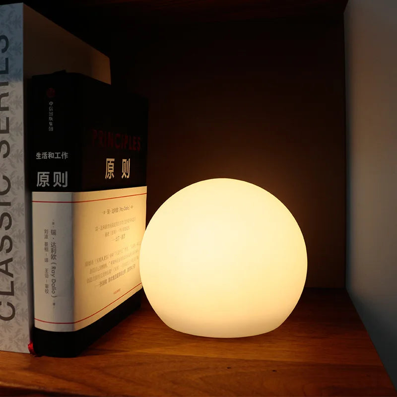 Modern design draadloze LED tafellamp; kleurrijke sfeerverlichting die elk interieur verrijkt.