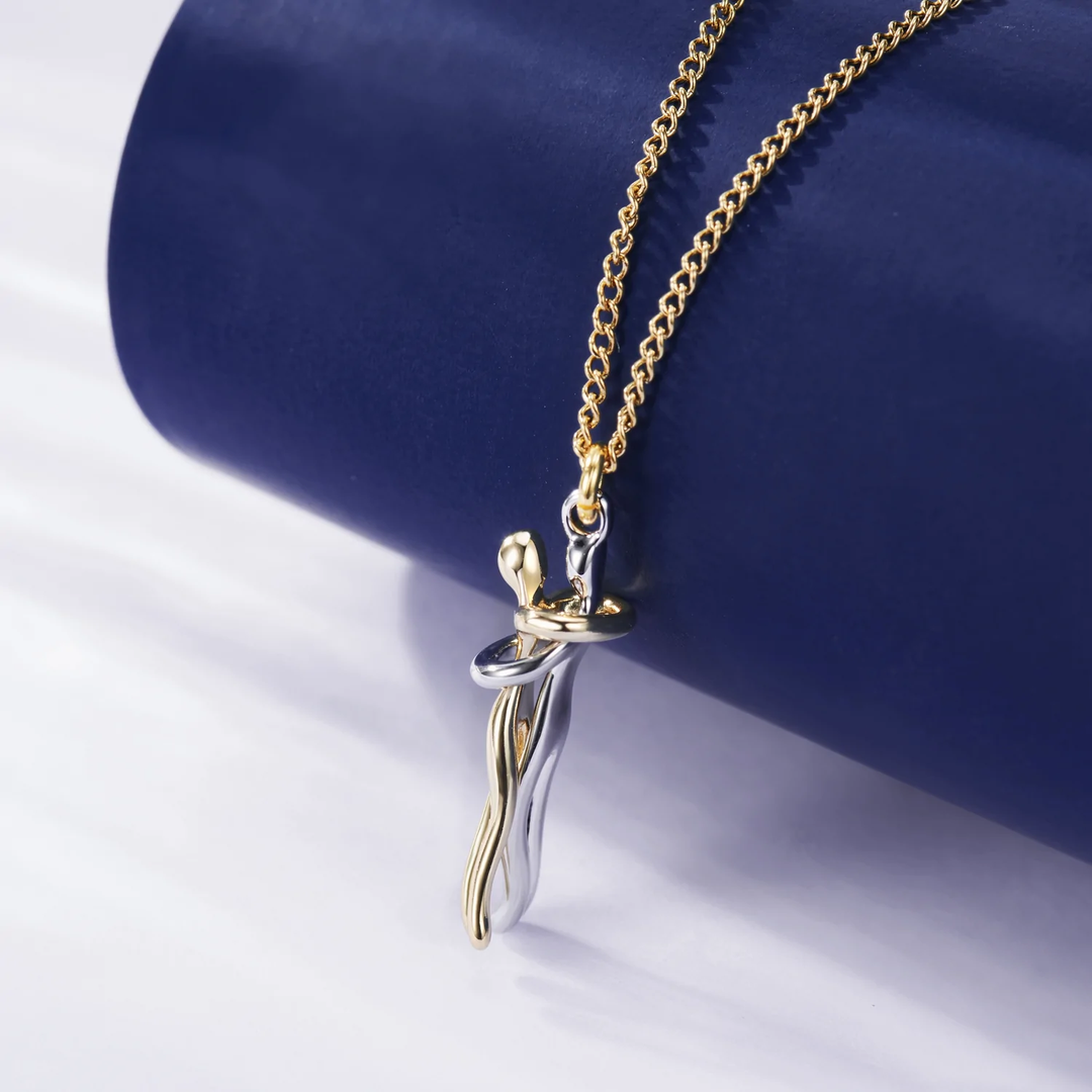 Goudkleurige Omhelzing ketting met hanger, unisex sieraad voor Valentijnsdag of jubileum.