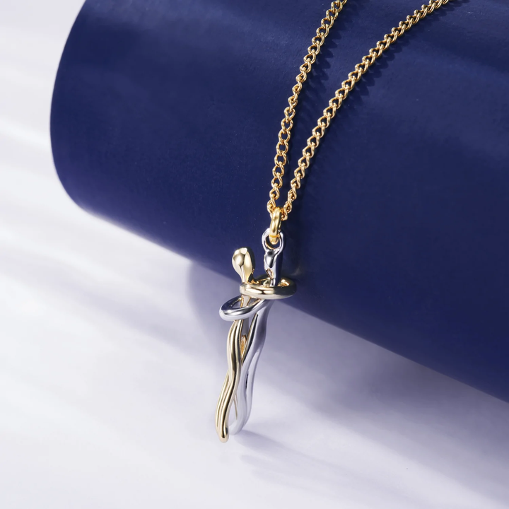 Goudkleurige Omhelzing ketting met hanger, unisex sieraad voor Valentijnsdag of jubileum.