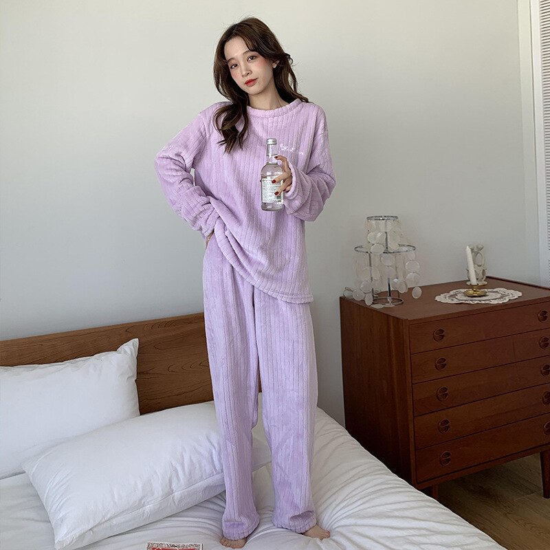 Dames winterpyjama van koraalfleece, superzacht en warm voor koude dagen.