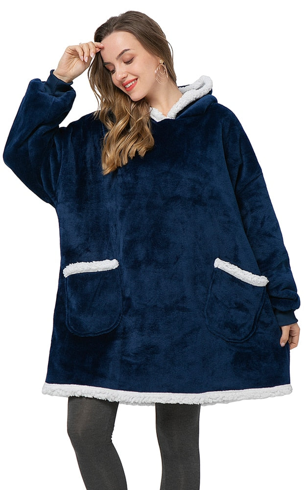 Zachte loungewear deken met capuchon, ideaal voor thuiswerken of relaxen.