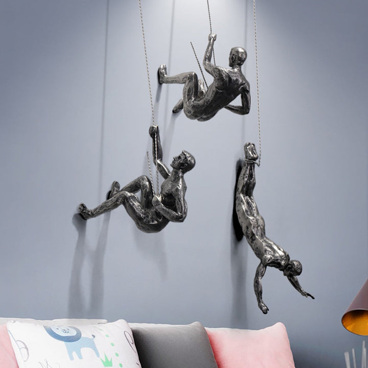 Stijlvolle bergbeklimmer wandsculptuur, een modern kunstwerk van PeakFigures voor thuis of kantoor.