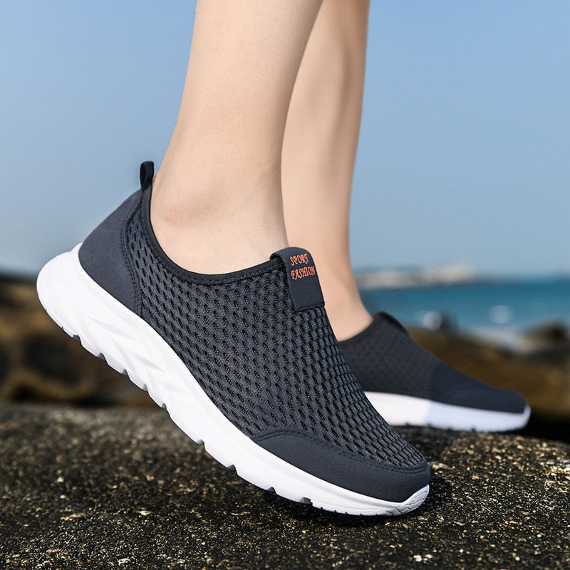 Detailfoto van Ualy unisex sneakers, toont ademend mesh en comfortabele zool voor dames en heren.