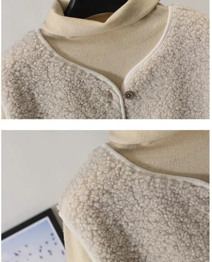 Khaki dames fleecevest Cassandra, warm en mouwloos, een modieuze en comfortabele keuze voor de winter.