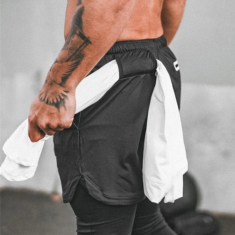Detail van de shirtlus op de heren hardloopbroek. Houd je shirt op zijn plek tijdens intensieve trainingen.