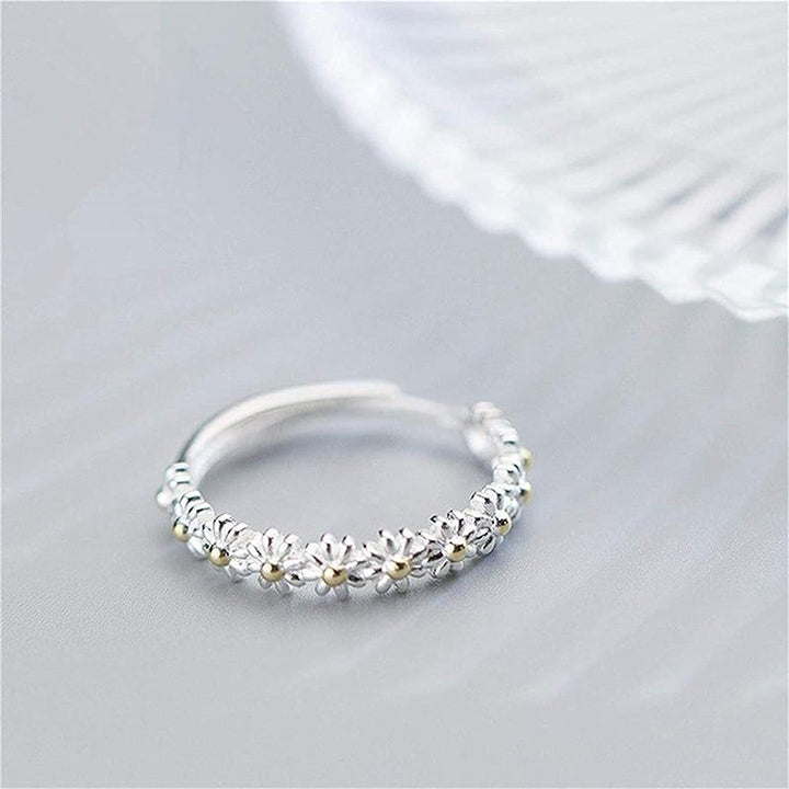 Stijlvolle dames sieraden ring van zilver met bloemen design, gemakkelijk verstelbaar voor de perfecte pasvorm.