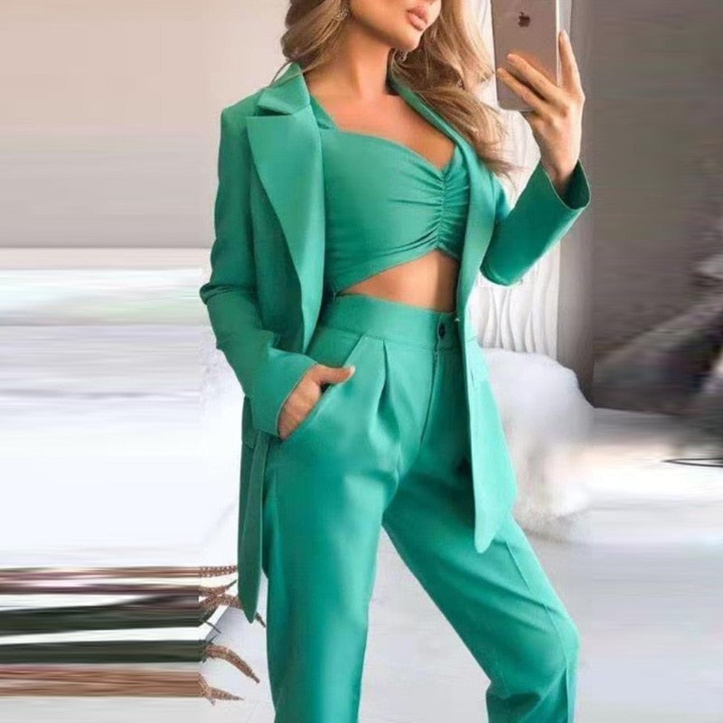 Comfortabele en chique dames blazer set (driedelig), ideaal voor zowel kantoor als een avondje uit.