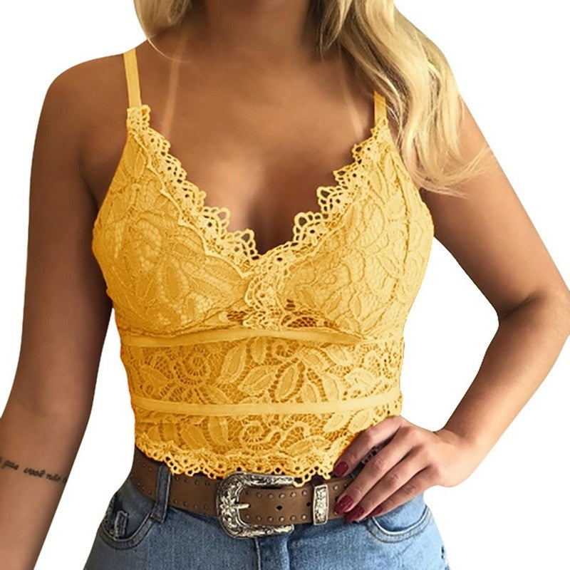 Chique dames zomertop met korte mouwtjes en elegant bloemenpatroon, ideaal voor een stijlvolle look.