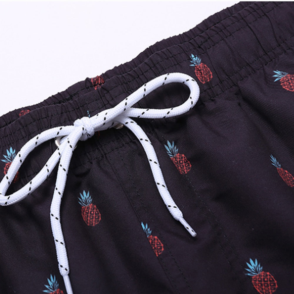 Levendige zwemshort voor mannen met unieke, kleurrijke prints. Comfortabel en sneldrogend, perfect voor zomerse waterpret.