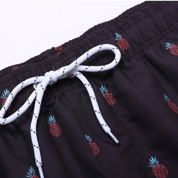 Levendige zwemshort voor mannen met unieke, kleurrijke prints. Comfortabel en sneldrogend, perfect voor zomerse waterpret.