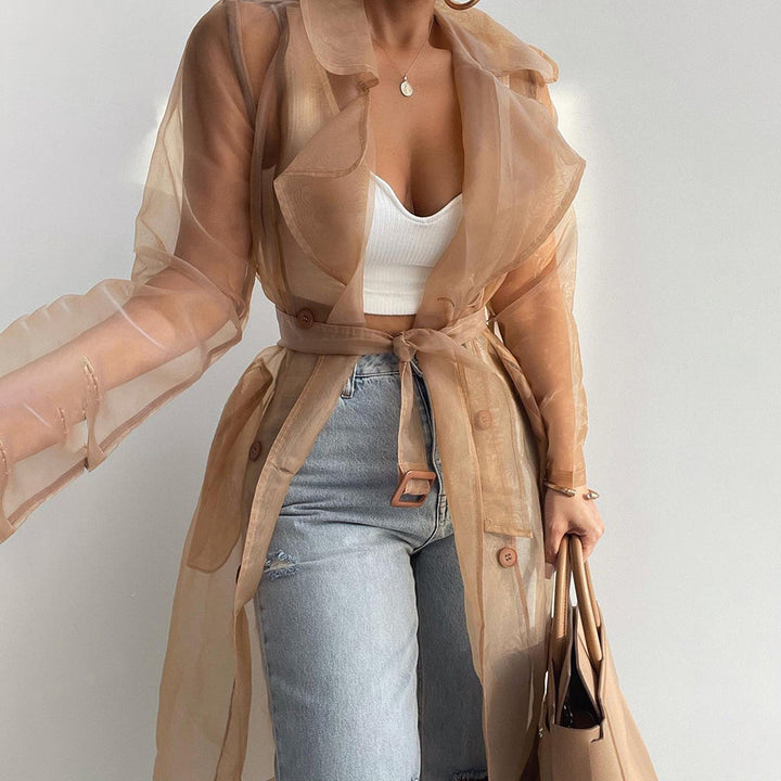 Doorzichtige dames trenchcoat, stijlvol en uniek, ideaal voor een gelaagde look in de mode.