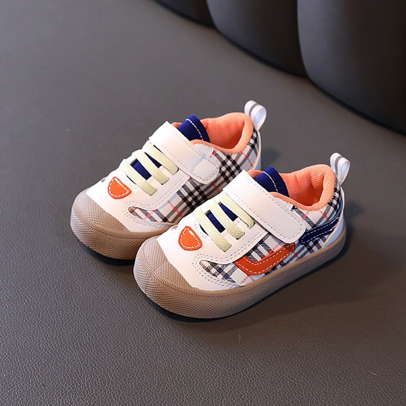 Antislip babyschoenen BareBuddies, perfect voor actieve babyvoetjes. Flexibel, ademend en beschermend.