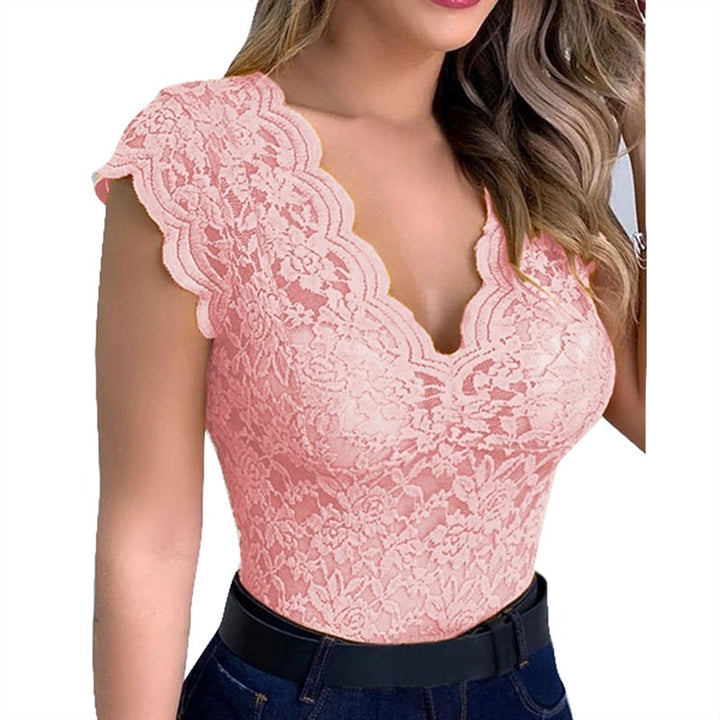 Luchtige dames zomertop met charmant bloemenpatroon en comfortabele mouwtjes, ideaal voor uitgaan.