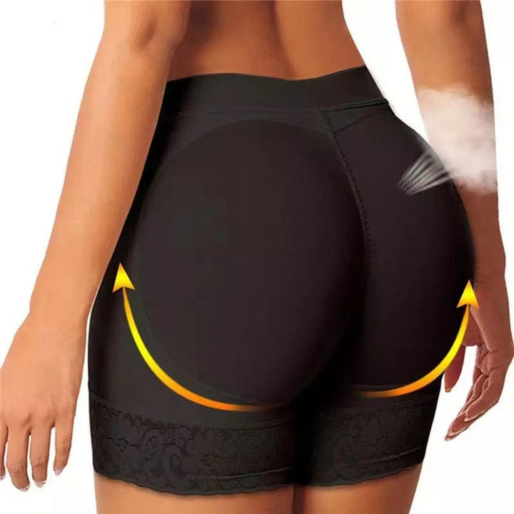 Zwart butt lift slipje met vulling voor een prachtig silhouet. Corrigerend shapewear lingerie.