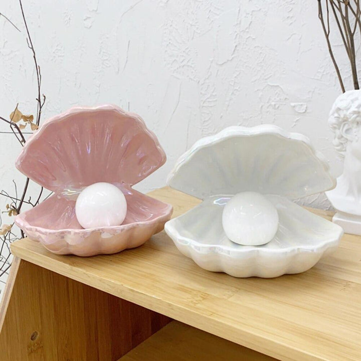 Unieke keramische schelpenlamp met parel, een stijlvolle en magische toevoeging aan je interieur.
