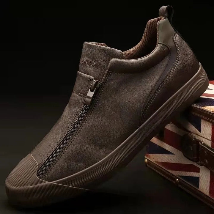 Heren sneakers Noah met handige rits voor gemakkelijk aan- en uittrekken, comfortabele slip-on stijl.