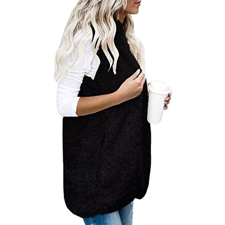 Modern dames pluche vest met capuchon, mouwloos, perfect te combineren met diverse outfits voor een complete look.
