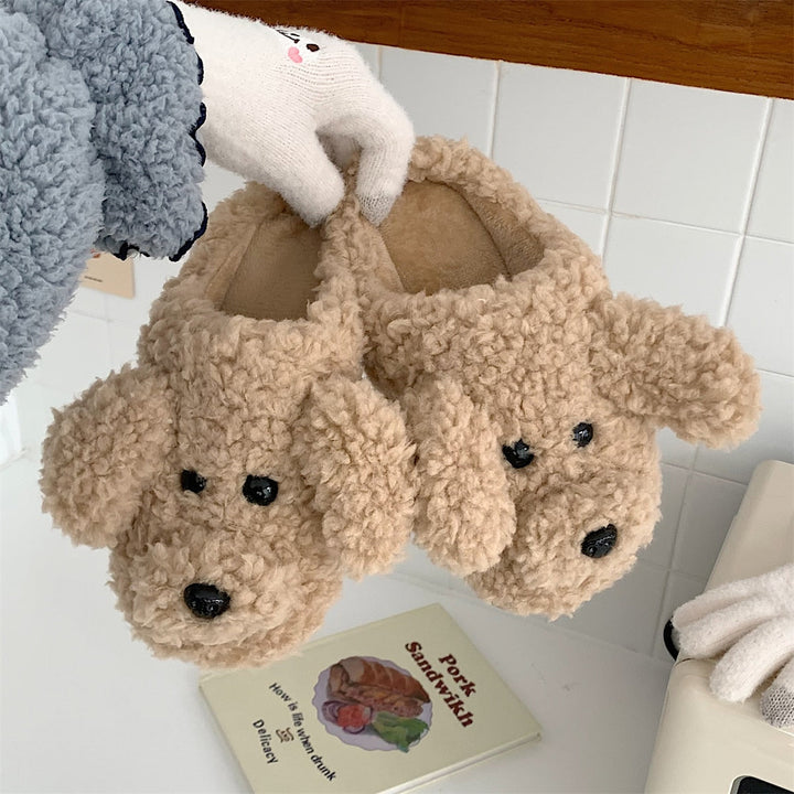 Bruine schattige dieren sloffen. Fluffy, super zacht en warm. Ideaal cadeau idee.