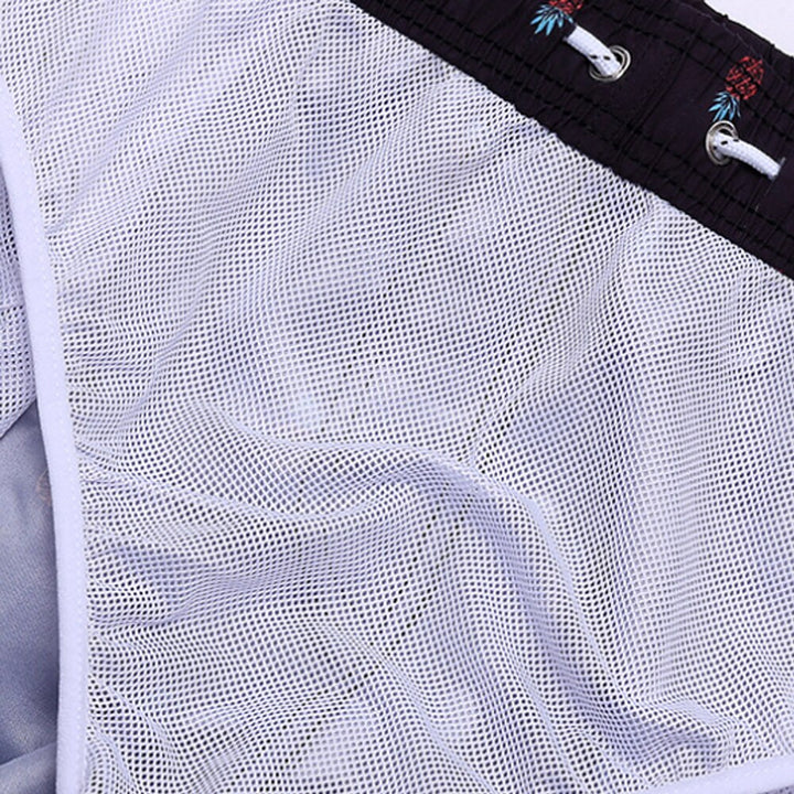 Trendy zwemshort voor mannen met moderne, opvallende prints. Modieuze zwemkleding voor de zomer aan zee of zwembad.
