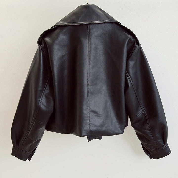 Trendy dames bomberjack van leer, essentieel mode-item voor een casual en stijlvolle look.