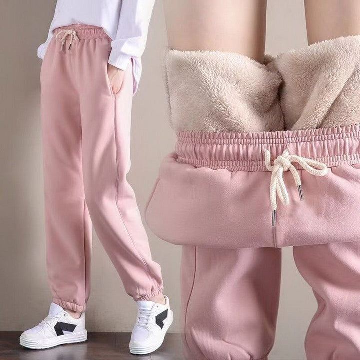 Stijlvolle dames joggingsbroek, comfortabel en warm. Essentiële winterkleding voor een casual look.
