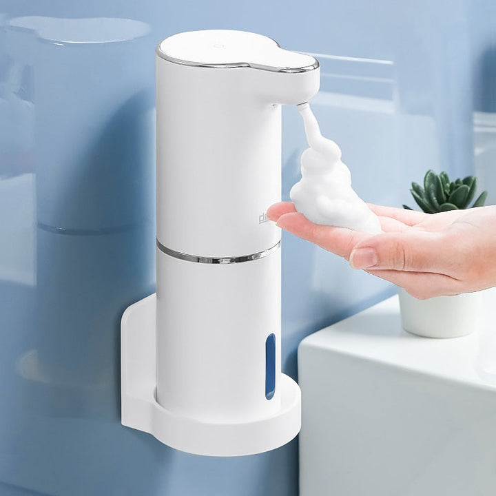 Hygiënische schuimdispenser met sensor voor badkamer, perfect voor kindvriendelijk en contactloos handen wassen.