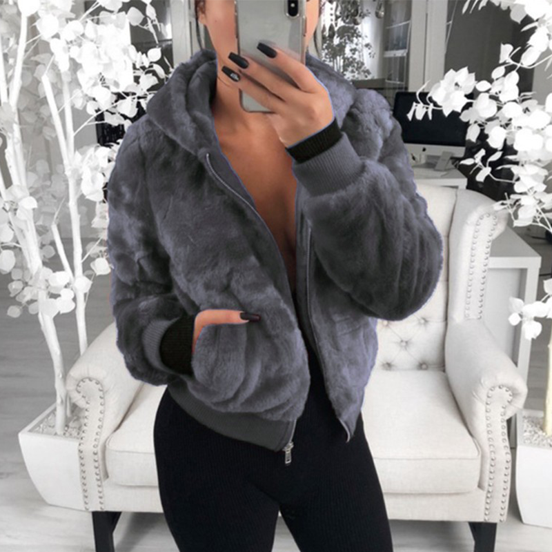 Stijlvol casual damesvest, warm en zacht, met capuchon voor wintercomfort.