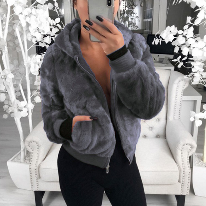 Stijlvol casual damesvest, warm en zacht, met capuchon voor wintercomfort.
