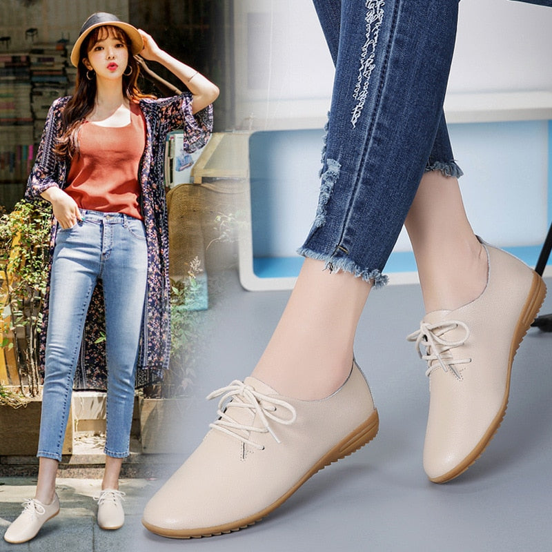 Comfortabele witte LottjesSneaks damessneakers; ideaal voor zowel casual als nette outfits.