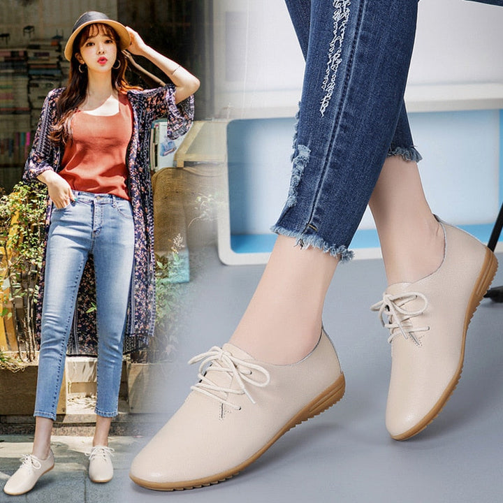 Comfortabele witte LottjesSneaks damessneakers; ideaal voor zowel casual als nette outfits.