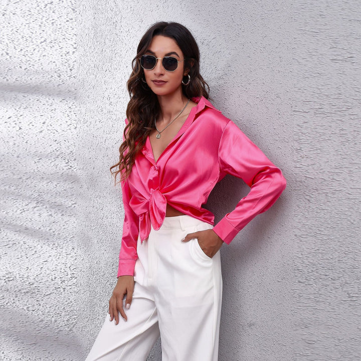 Achterkant van de elegante Dames Shila blouse. Luchtige top met lange mouwen, perfect voor zomerse en modieuze kleding.
