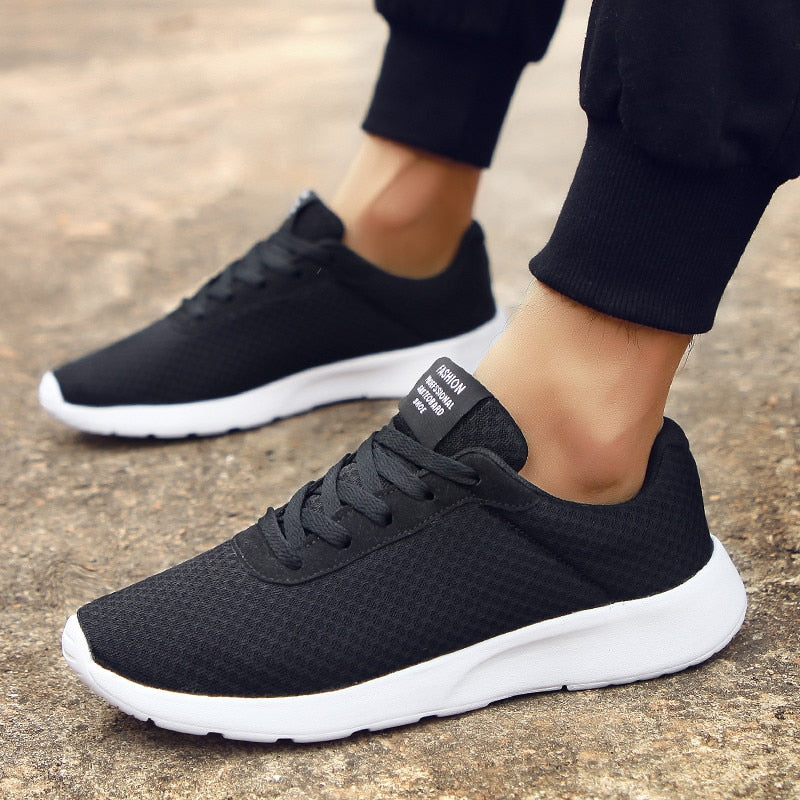 Sportieve comfortabele herensneakers, perfect voor casual herfst outfits en dagelijkse mode.