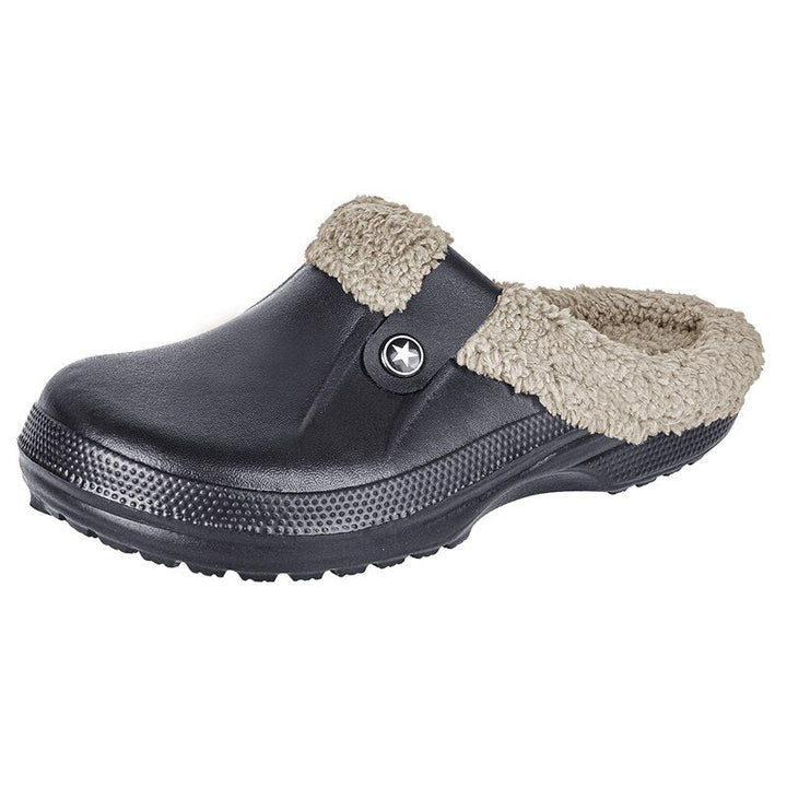 Detailopname van de waterdichte zool van de warme huissloffen, met antislip profiel.