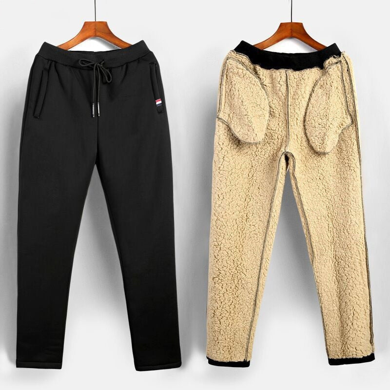 Thermobroek voor mannen met moderne pasvorm en praktische trekkoorden. Comfortabele casual kleding voor de winter.