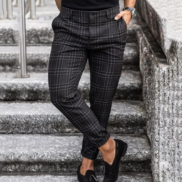Grijze trendy heren chino broek, comfortabel met stretch. Modieuze slim fit casual broek voor mannen.