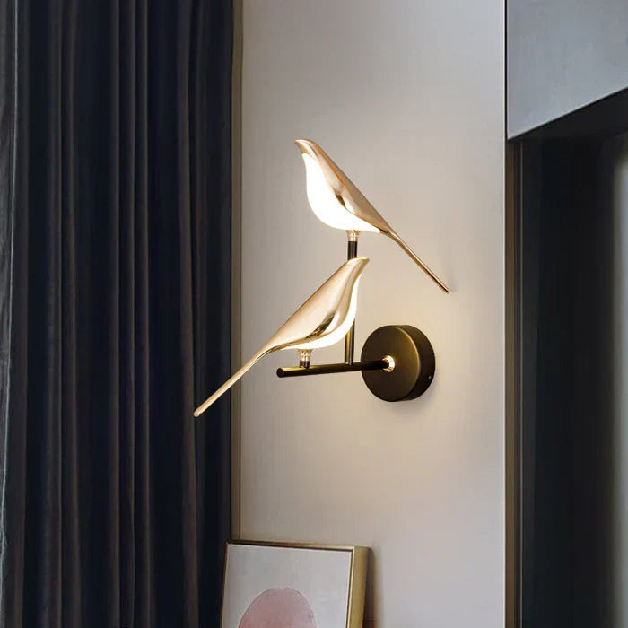 Moderne design wandlamp met flexibele LED verlichting voor woonkamer of slaapkamer, geeft sfeer en is energiezuinig.