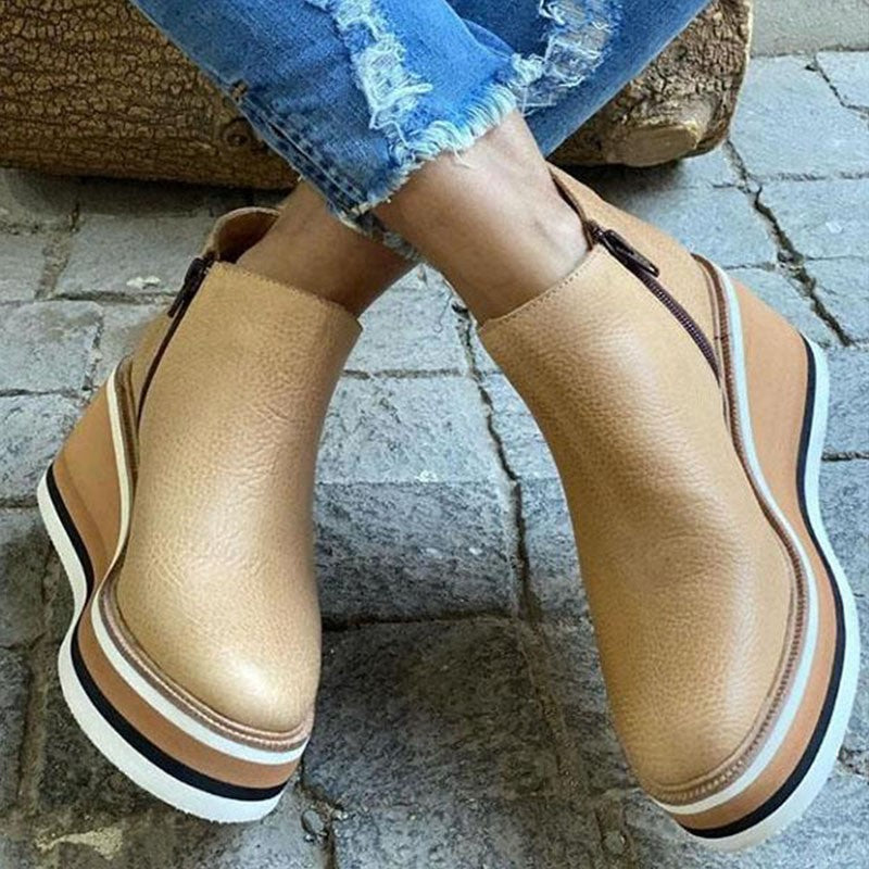 Bruine comfortabele dameslaarzen Mira met plateauzool, perfect voor een casual en warme look.