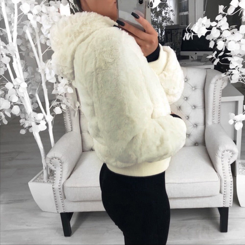 Warm en zacht damesvest, met capuchon, comfortabel en casual voor de winter.