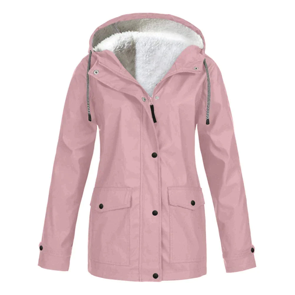 Levendige kleurige dames regenjas Faye, waterdicht en modieus, voor een frisse look in de regen.
