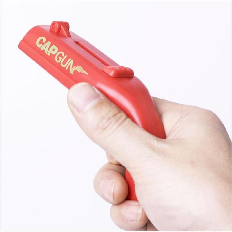 Innovatief keukenaccessoire: BlastCap flesopener voor een speelse manier van doppen verwijderen.