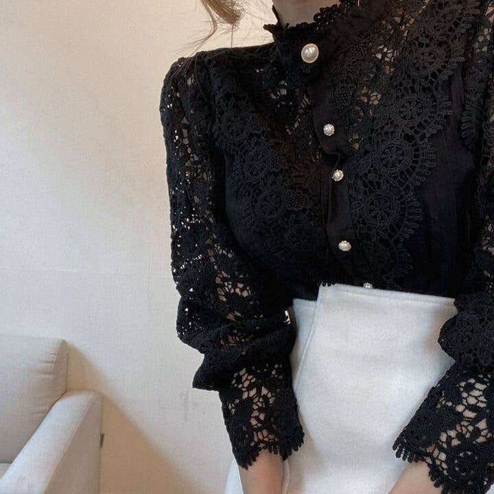 Comfortabele elegante blouse voor dames, ideaal als vrijetijdskleding of zomerblouse met kanten details.