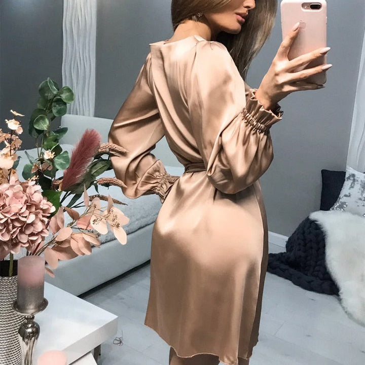 Moderne dames galajurk, elegant design en regular fit, perfect om te stralen op elk feest.