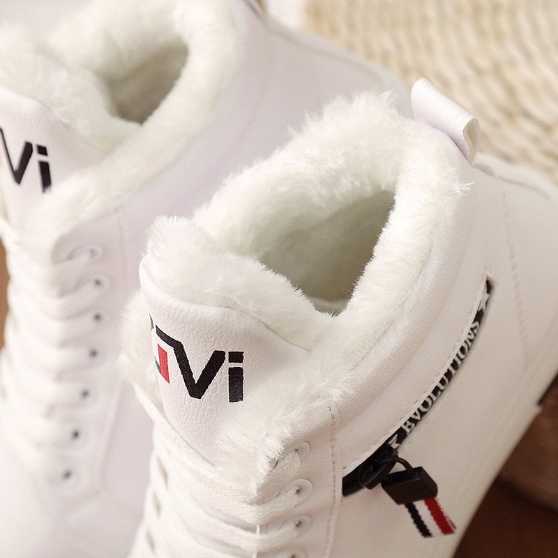 Stijlvolle witte BellasBoots dames winterlaarzen. Comfortabele en warme mode laarzen voor trendy wintermode.