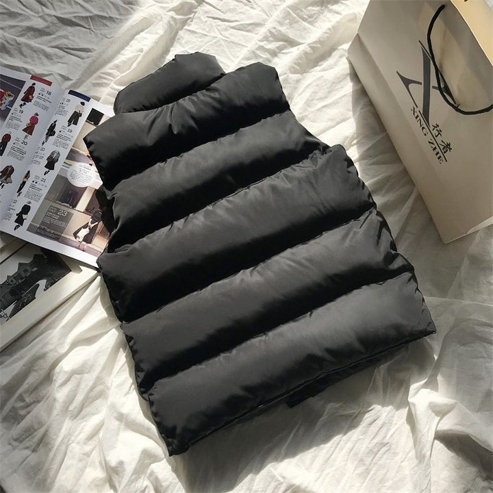 Stijlvolle zwarte dames bodywarmer, een warm en comfortabel mouwloos vest voor elk seizoen.