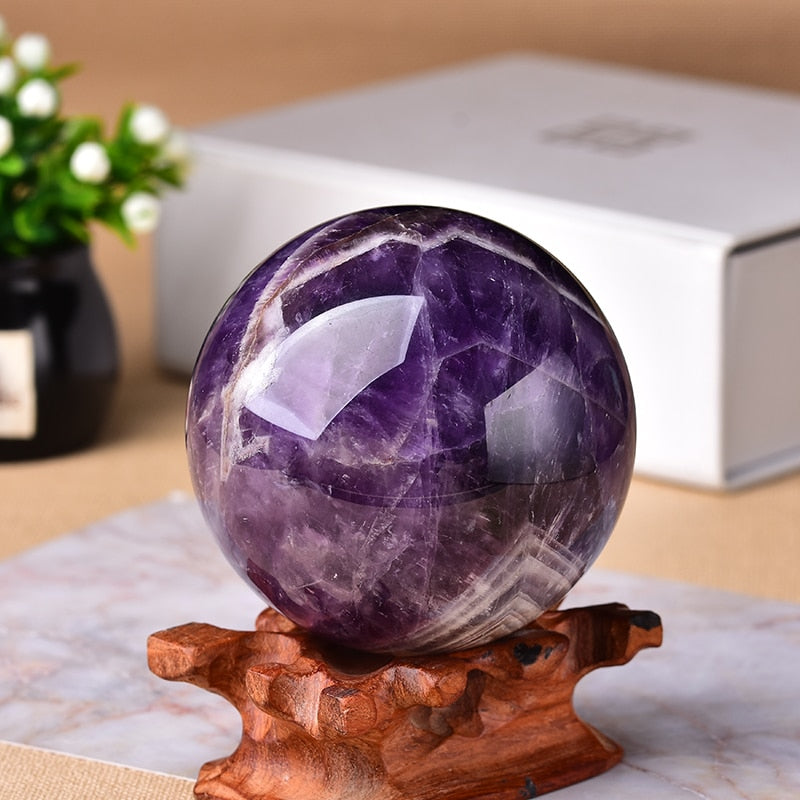 Amethist globe decoratie voor rust en positieve energie; een prachtige edelsteen huisdecoratie.
