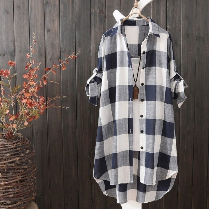 Losvallende geruite oversized blouse voor vrouwen, combineert mode met alledaags comfort.